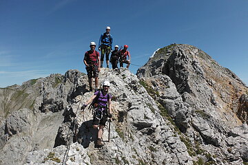 Ruth Lehmeyer, Florian Schmidt, Matthias Stoeber, Eva Maria Scheder und Franz Kirschner auf dem Gipfel der Kirchlespitz, dem letzten der 4 überschrittenen Karwendelgipfel