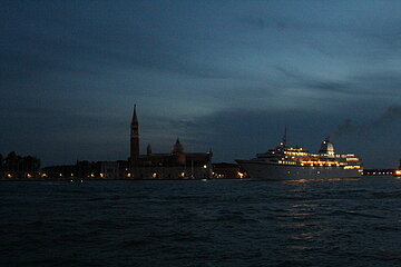 San Giorgio bei Nacht