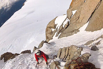 Die erste Seillänge des Chèré Couloirs